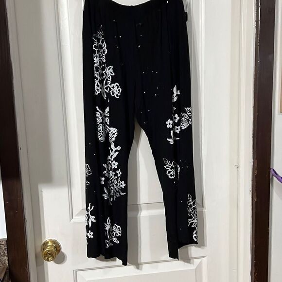 Black and white floral hand blocked wide legged pants - Picture 4 of 4